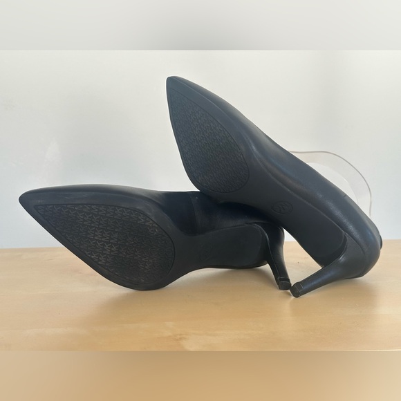 MICHAEL MICHAEL KORS Alina Black Leather Flex Pointed-Toe Pumps Women's Size 9 M - Picture 11 of 11